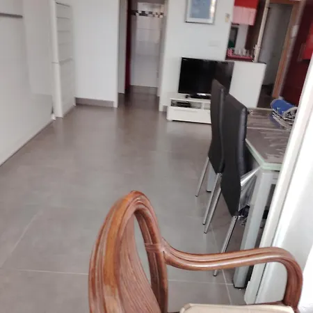 Large With Pool Apartament
