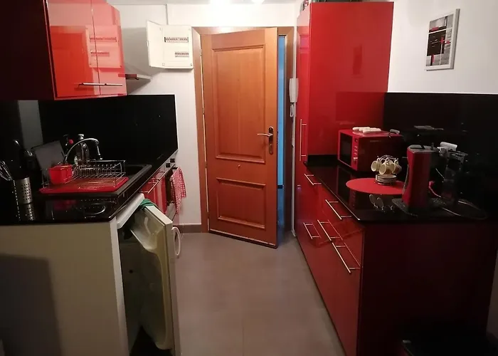 Large With Pool רוזס